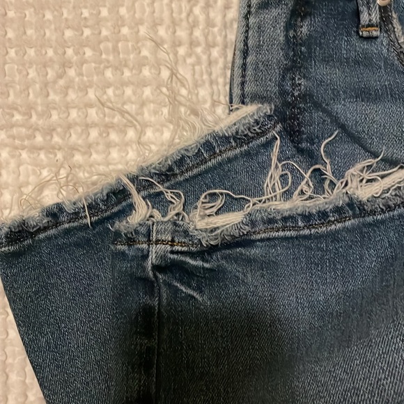 Good American Jeans - Picture 2 of 5